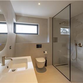 Selection of 5 bedroom seafront villas with heated pool on Ciovo near Trogir, sleeps 10